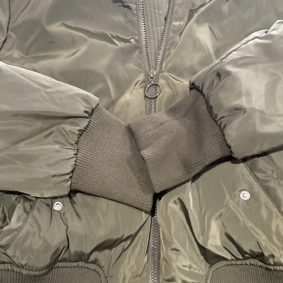New Olive Puffer jacket - Picture 2 of 3